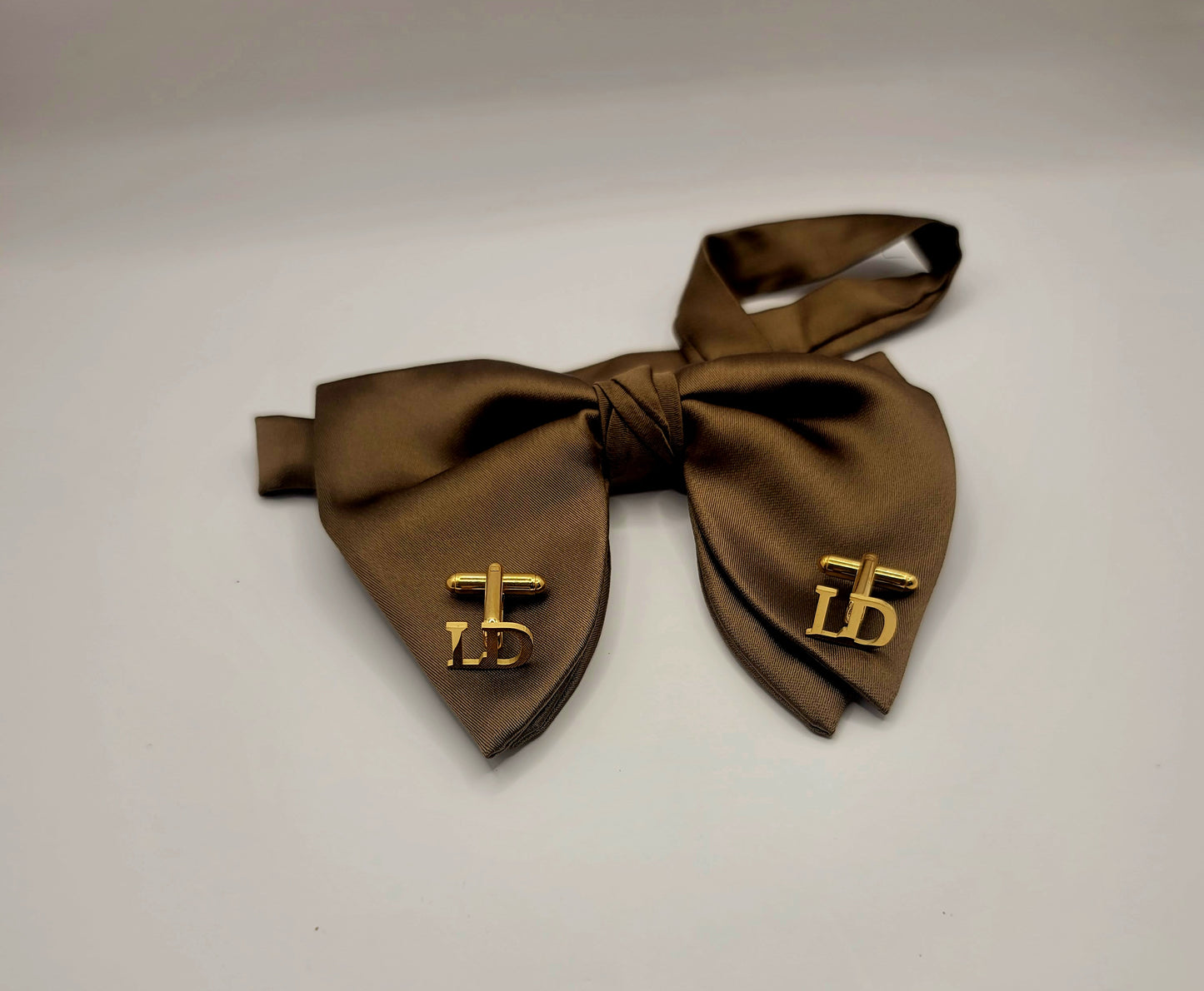 LADE Pre-Tied Silk-Satin  Bow Tie